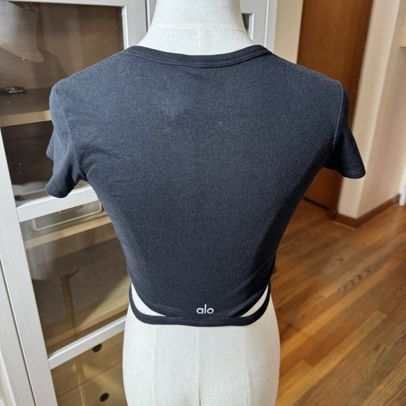 Alo Yoga Tee Woman's XS Black Halo Strappy Sides - Picture 3 of 6